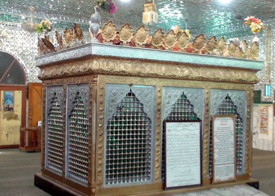 از حُجرها، از جعفر طیار می‌ترسند